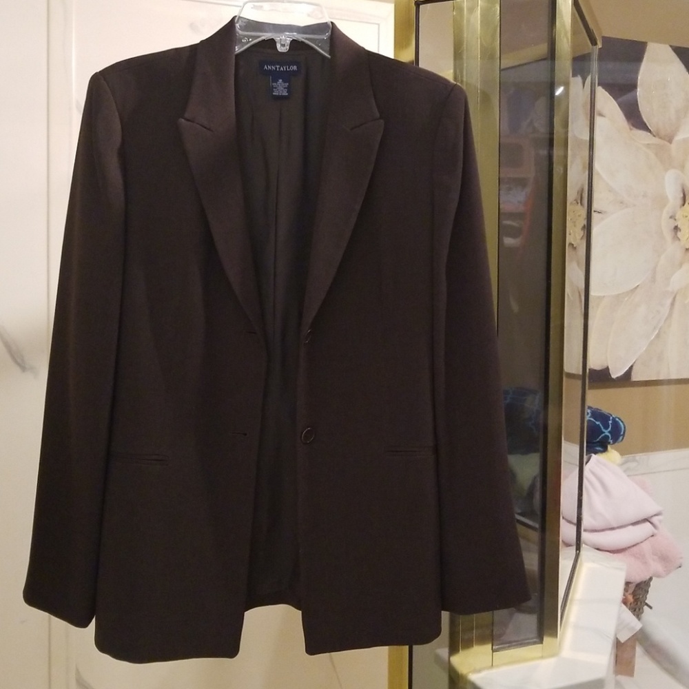 Beautiful Ann Taylor Sz. 10 long brown suit jacket